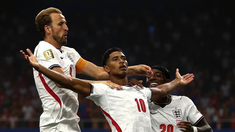 Bellingham comemora gol da Inglaterra com Kane
