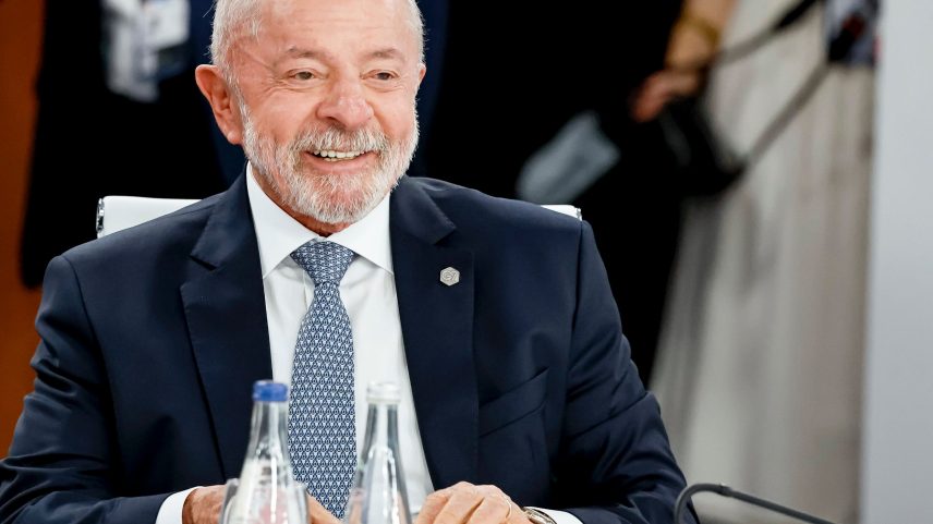 Em almoço junto à cúpula do G7, Lula criticou a atuação expansiva das big techs