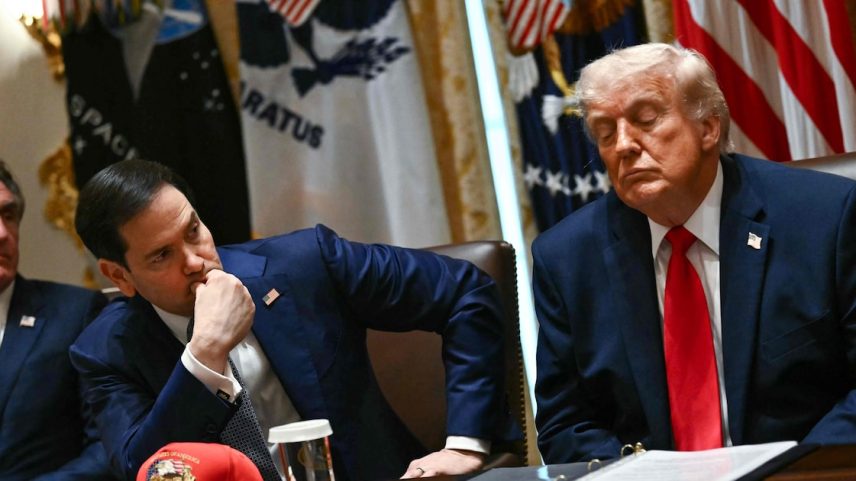 O presidente dos Estados Unidos, Donald Trump, participa de uma reunião de gabinete, em Washington