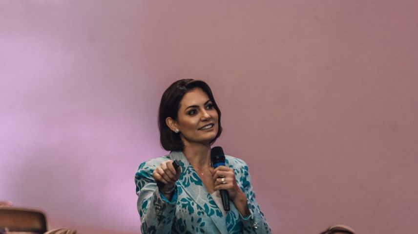 Michelle fez inserção que convida as mulheres a serem mesárias nestas eleições