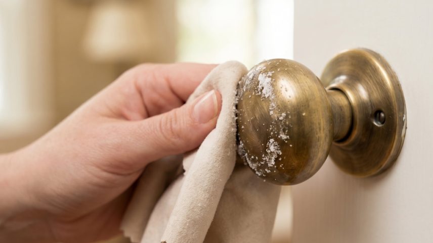 Como limpar objetos de latão com ingredientes simples e recuperar o brilho