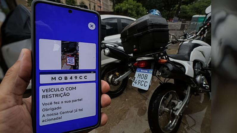 O app Smart Sampa Cidadão mostra se um ve´culo possui algum tipo de restrição e aciona as autoridades