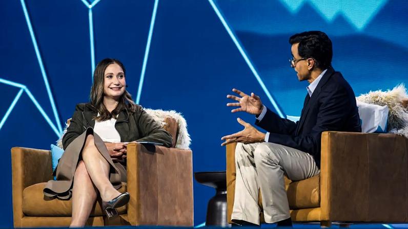 Daniela Amodei, da Anthropic, com Sridhar Ramaswamy, CEO da Snowflake: desafios de viver na fronteira tecnológica