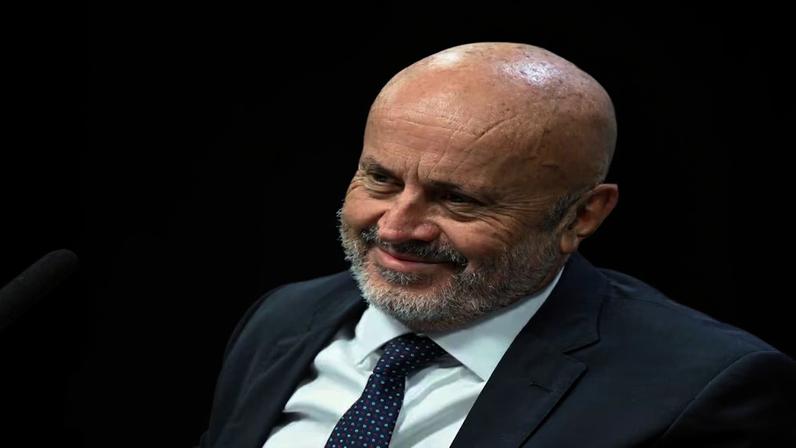 Comissão Parlamentar Mista de Inquérito do INSS - 2025 (CPMI - INSS) realiza oitiva de empresário apontado como um dos principais operadores do esquema de desvio de recursos do INSS que deveriam ser pagos a aposentados e pensionistas. O objetivo da comissão é investigar fraudes no Instituto Nacional do Seguro Social (INSS), envolvendo descontos irregulares em benefícios de aposentados e pensionistas. A CMPI é formada por senadores e deputados, num total de 32 titulares e igual número de suplentes. À mesa, empresário Antônio Carlos Camilo Antunes (depoente). Foto: Carlos Moura/Agência Senado