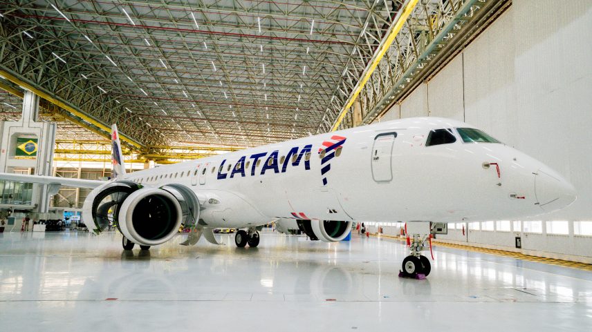 Enquanto a GOL aguarda certificação do MAX 10, LATAM revela primeiras imagens de seu Embraer E195-E2