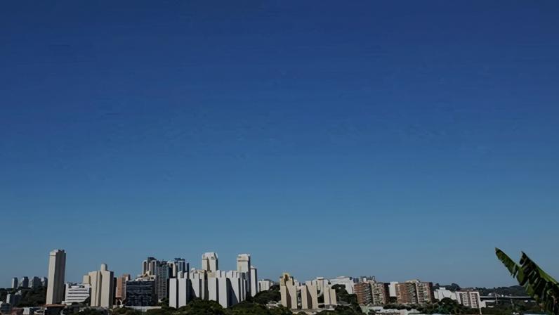 Perda radiativa e a presença de ar frio polar deixam |SE e CO com poucas nuvens e baixas temperaturas (Foto: São Paulo, SP< por André C)