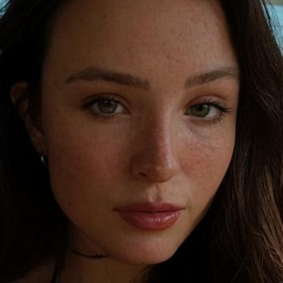 Larissa Manoela desmente boato de gravidez; é apenas barriga normal