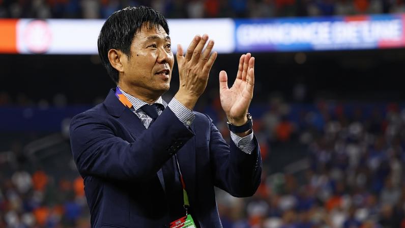 Técnico do Japão, Hajime Moriyasu orienta jogadores em amistoso