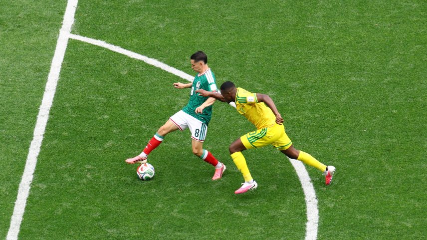 México venceu a África do Sul por 2 a 0