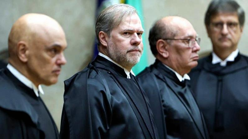 O relator do caso, ministro Dias Toffoli (ao centro), propôs uma série de ajustes na redação do acórdão