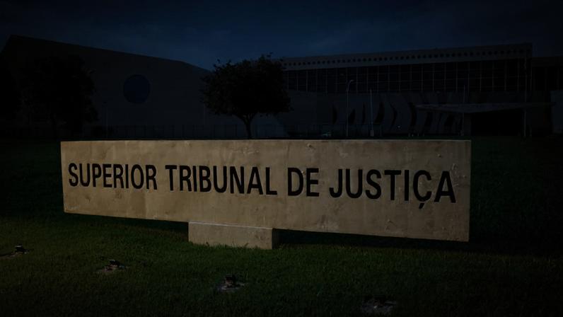 Os valores superam o teto constitucional do funcionalismo público, fixado em R$ 46.300 —equivalente ao salário de ministros do Supremo Tribunal Federal; na imagem, a sede do STJ
