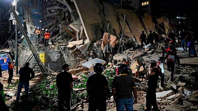 Países anunciam envio de equipes de resgate e assistência humanitária enquanto governo venezuelano intensifica buscas e cria fundo de US$ 200 milhões para reconstrução