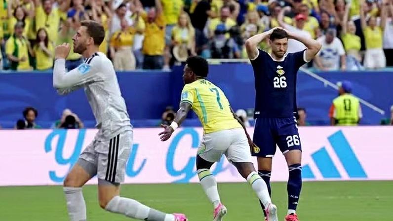 Vinicius Junior marcou 1 a 0 logo aos seis minutos do primeiro tempo. Rayan roubou a bola de Robertson e deixou o atacante livre