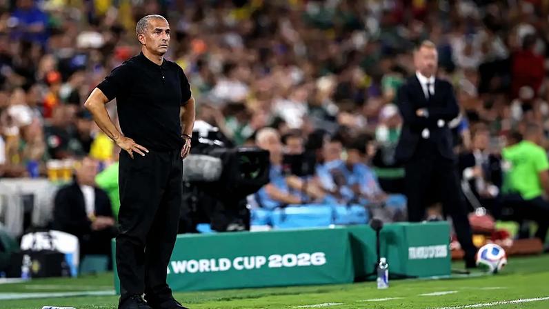 Sabri Lamouchi durante partida contra a Suécia na primeira rodada (Luke Hales/Getty Images)