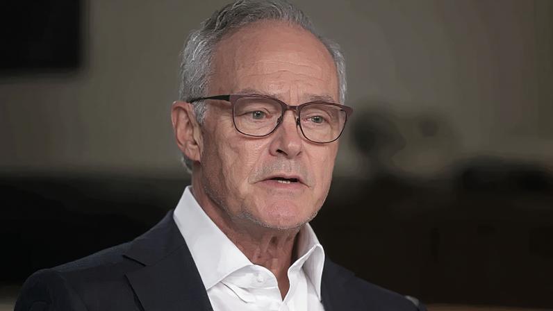 Pelley ingressou na "CBS" em 1989; ao longo da carreira, atuou como um dos principais repórteres do "60 Minutes" e apresentou o "CBS Evening News" de 2011 a 2017