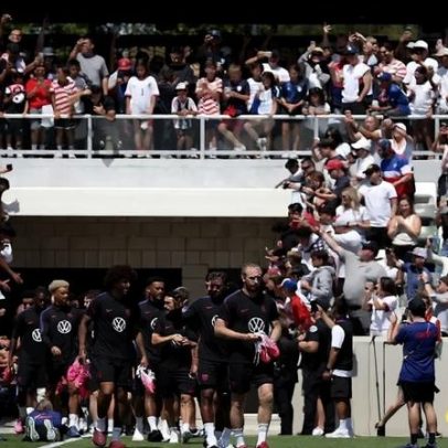 Seleção dos EUA chega a Los Angeles para recepção