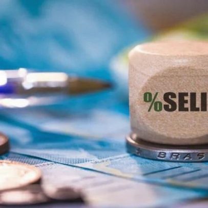 Focus eleva projeção da Selic, mantendo juros altos por mais tempo