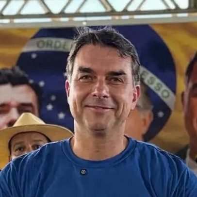Flávio promete fim da reeleição e revogação da reforma tributária como 1º ato