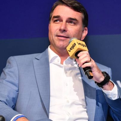 Flávio Bolsonaro defende classificar milicianos como terroristas