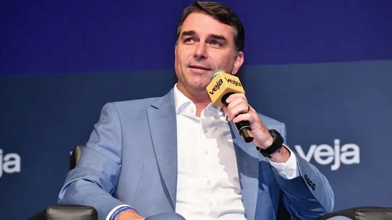 O senador Flávio Bolsonaro durante painel do Fórum VEJA Rumos do Brasil, em São Paulo (Germano Luders/VEJA)