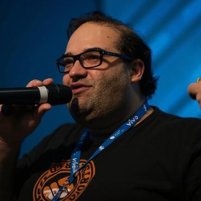 Sérgio Sacani vê continuidade da IA como foco na Lua