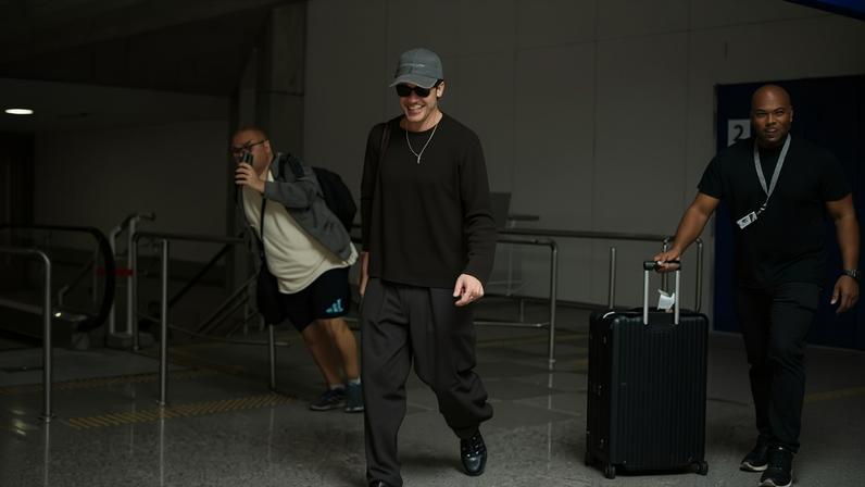 Shawn Mendes no aeroporto do Rio de Janeiro