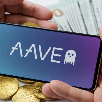 Aave pode superar Bitcoin e Ethereum e subir até 50x, afirma Standard Chartered