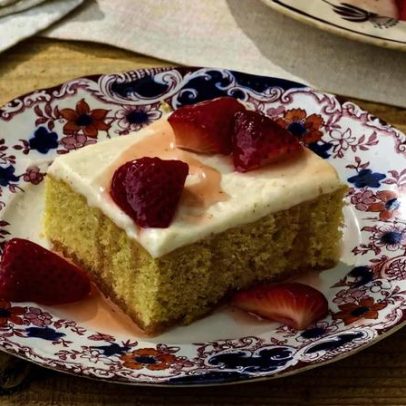 Receita de Bolo Pound Cake com Cobertura de Manteiga Morna