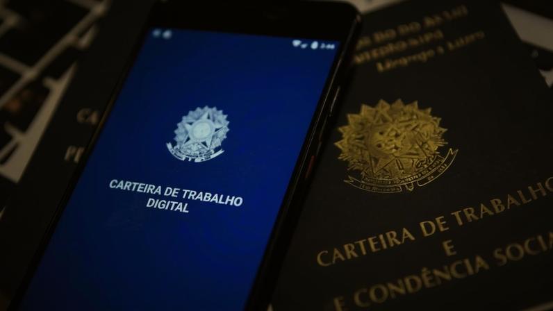 Carteira de trabalho (Foto: Marcello Camargo/Agência Brasil