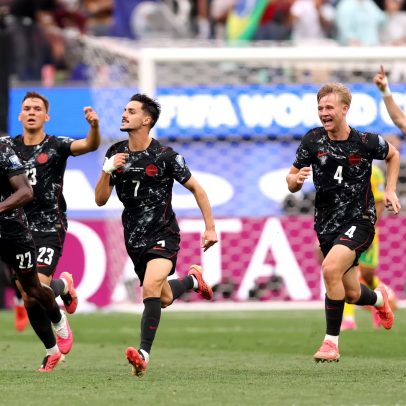 Canadá faz no finalzinho e avança para as oitavas da Copa pela primeira vez na história
