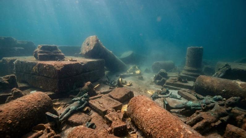 Ruínas de Thonis-Heracleion aparecem soterradas sob o Mediterrâneo