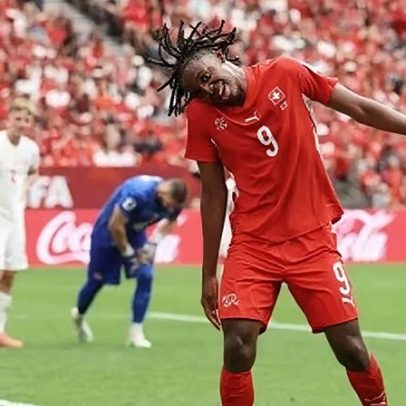 Suíça vence Canadá e assume liderança do grupo na Copa