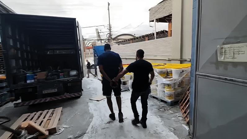 Agentes da 76ª DP e da 59ª DP cumprem mandados de prisão na Baixada Fluminense