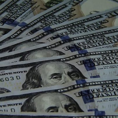 Dólar sobe para R$5,08 em meio a cenário eleitoral e queda do petróleo