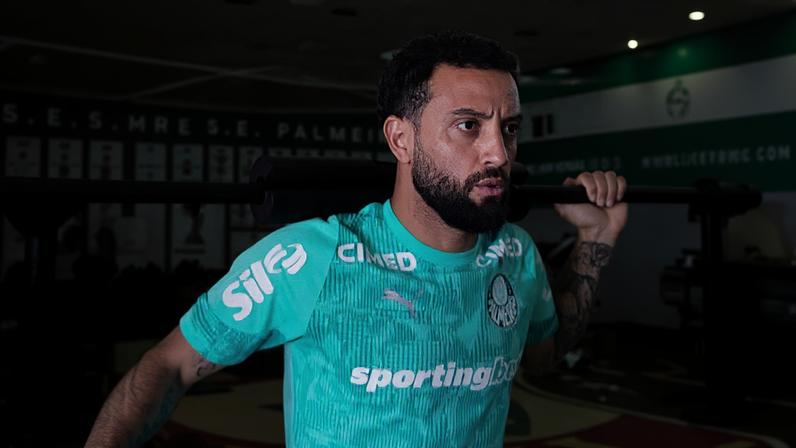 O elenco do Palmeiras ainda não se reapresentou oficialmente, mas alguns jogadores já iniciaram as atividades na Academia de Futebol. Bruno Fuchs, Felipe Anderson e Lucas Evangelista começaram os trabalhos no CT nesta segunda-feira.