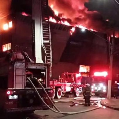 Incêndio atinge galpão de peças automotivas na zona oeste de SP