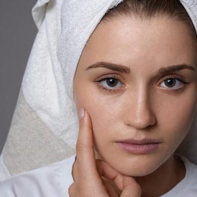 Misturar produtos no rosto pode comprometer a rotina de skincare