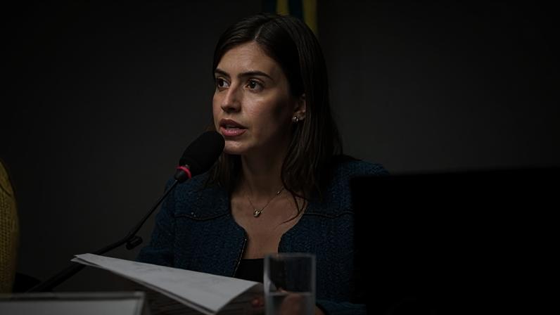 A deputada Tabata Amaral (PSB-SP), relatora do PL da misoginia na Câmara e coordenadora do grupo de trabalho sobre a proposta