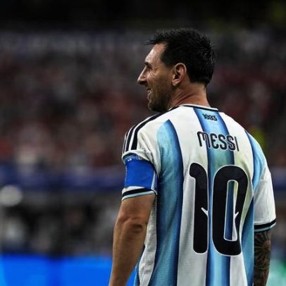 Argentina vence Áustria por 2-0; Messi faz gol histórico