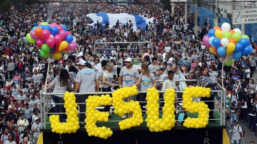 Organizada por igrejas evangélicas, a Marcha para Jesus na capital paulista é considerada o maior evento cristão do mundo.