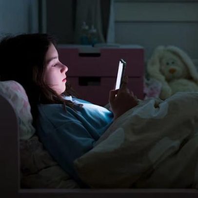 Emirados Árabes definem idade mínima de 15 para redes sociais com checagem