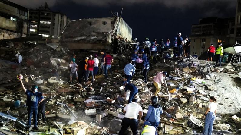 DEVASTAÇÃO - Caracas: busca por vítimas do duplo terremoto
