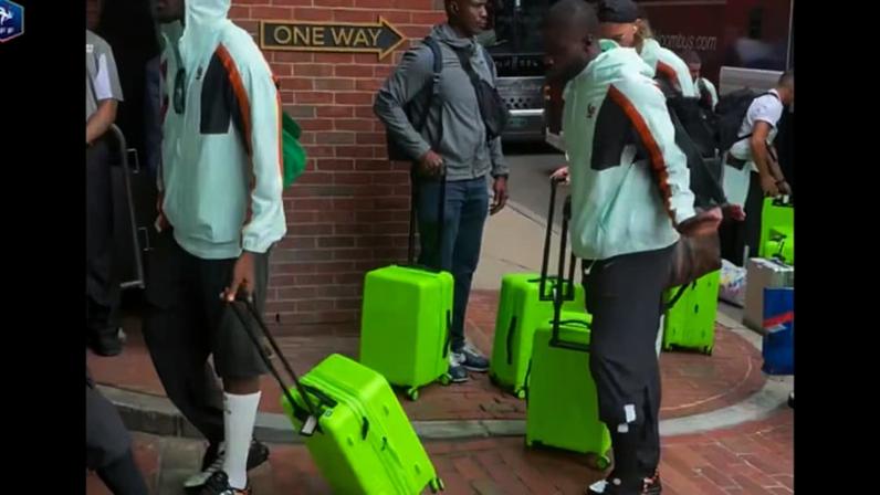 Torcedores franceses recebem os Bleus com calor em Boston