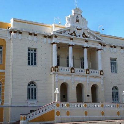 Advogado recebe multa de R$ 32,8 mil após tentativa de prompt injection em IA