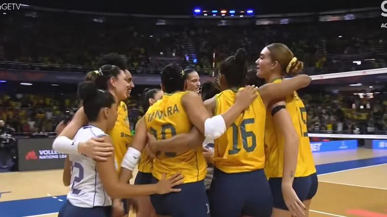 Seleção feminina vence jogaço de cinco sets e encerra invencibilidade de 39 partidas da Itália. Foto: Reprodução/getv
