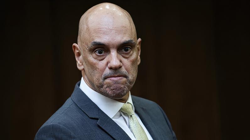 Moraes pede que presidente do STF, Edson Fachin, decida quem deve ficar com as investigações sobre os valores do Dark Horse