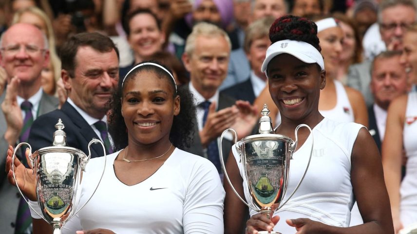 Serena Williams e Venus Williams vão disputar a chave de duplas do Torneio de Wimbledon. Foto: Justin Tallis/AFP