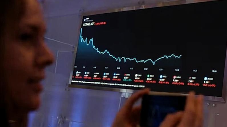 Bancos cobram mais de mulheres na venda de fundos, aponta estudo