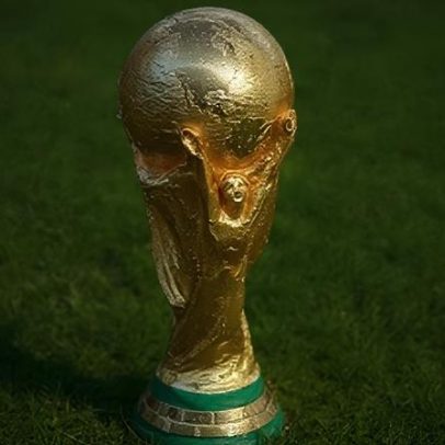 Presidenciáveis estudam avanços no período enquanto torcedores acompanham Copa
