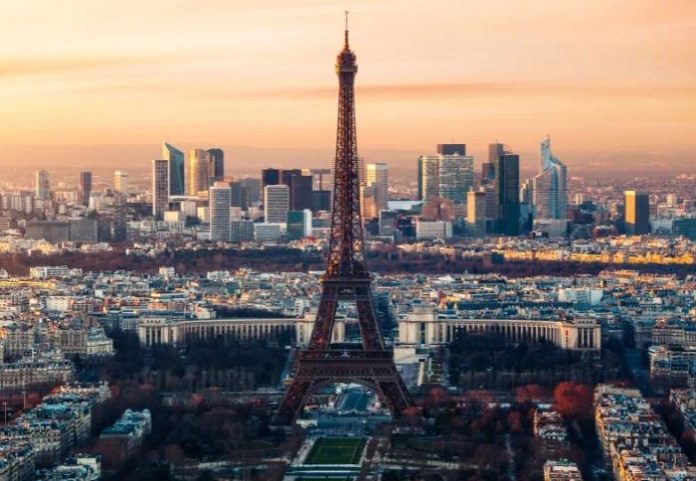 Torre Eiffel em Paris, capital da França (Foto: Canva Pro)